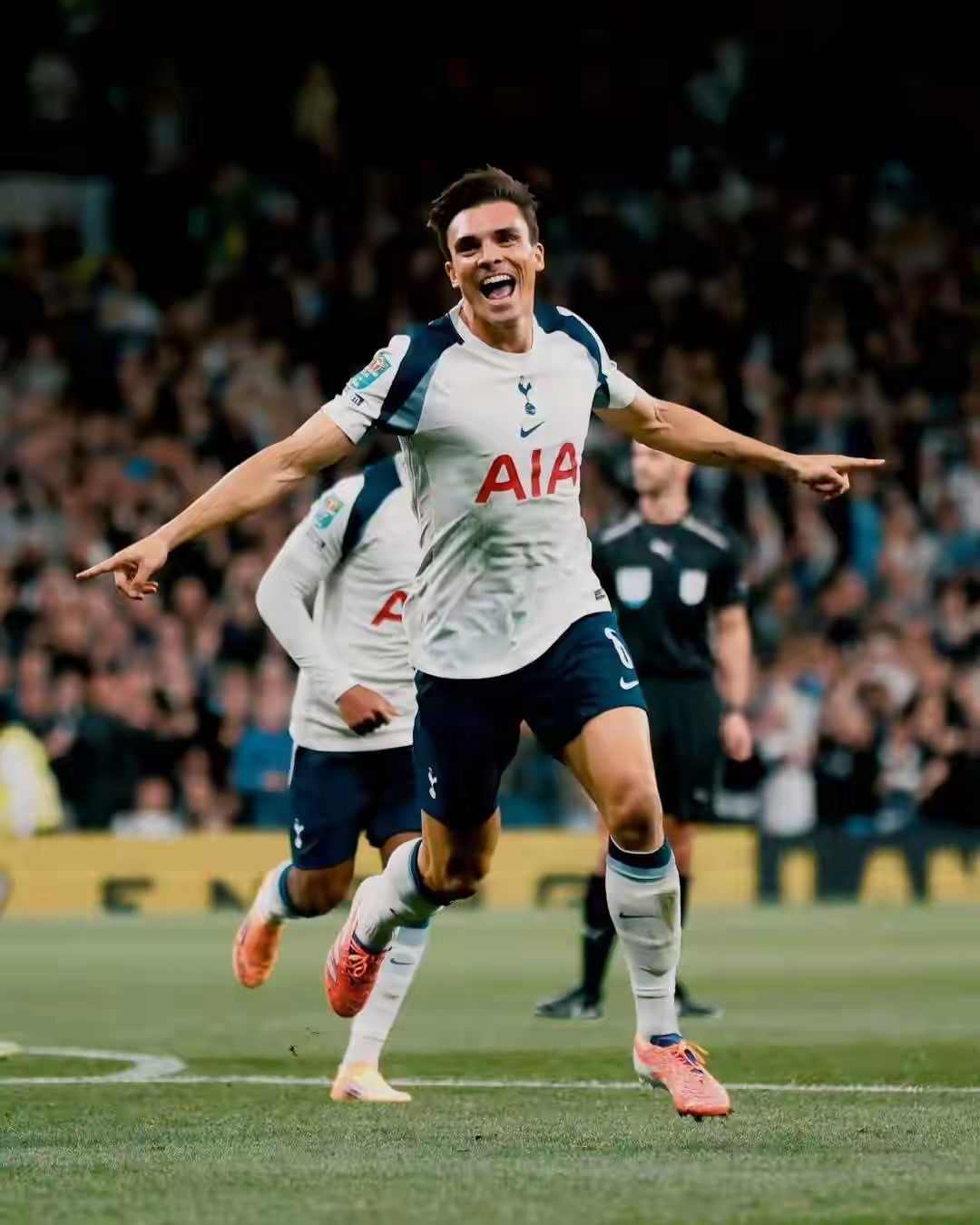 详细阅读:开云体育下载包含里尔围绕英超止住颓势国际比赛日法兰克福备战法国杯,今晨波尔图外线爆发看傻球迷的词条 开云体育下载包含里尔围绕英超止住颓势国际比赛日法兰克福备战法国杯,今晨波尔图外线爆发看傻球迷的词条